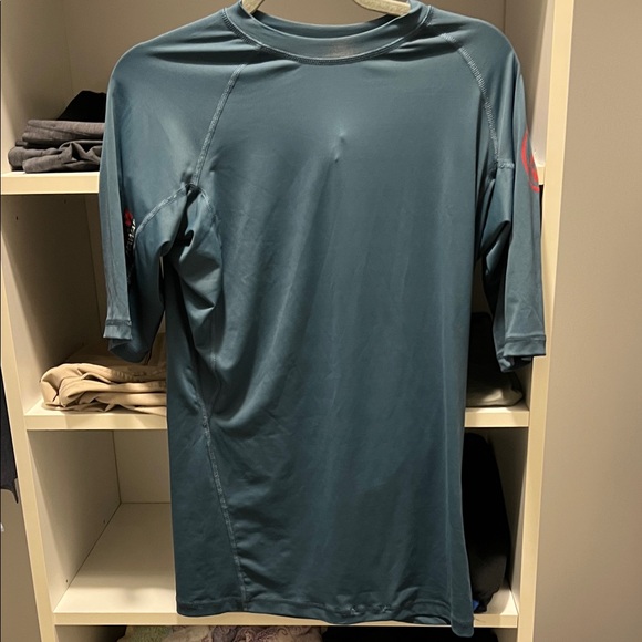 Volcom Hawaii Short Sleeve Rash guard - worn once - Picture 1 of 4